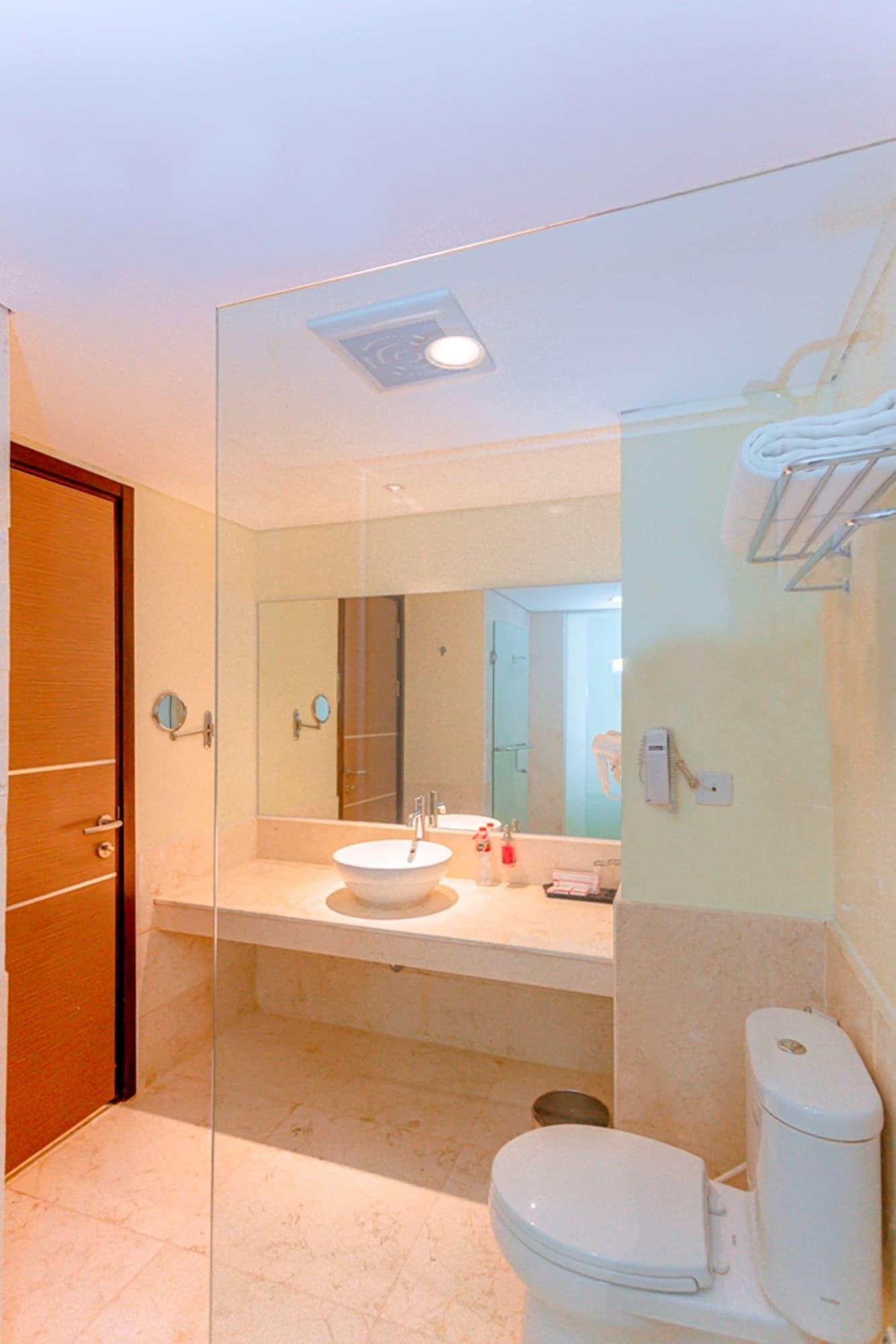 Claro Hotel Kendari Exteriör bild