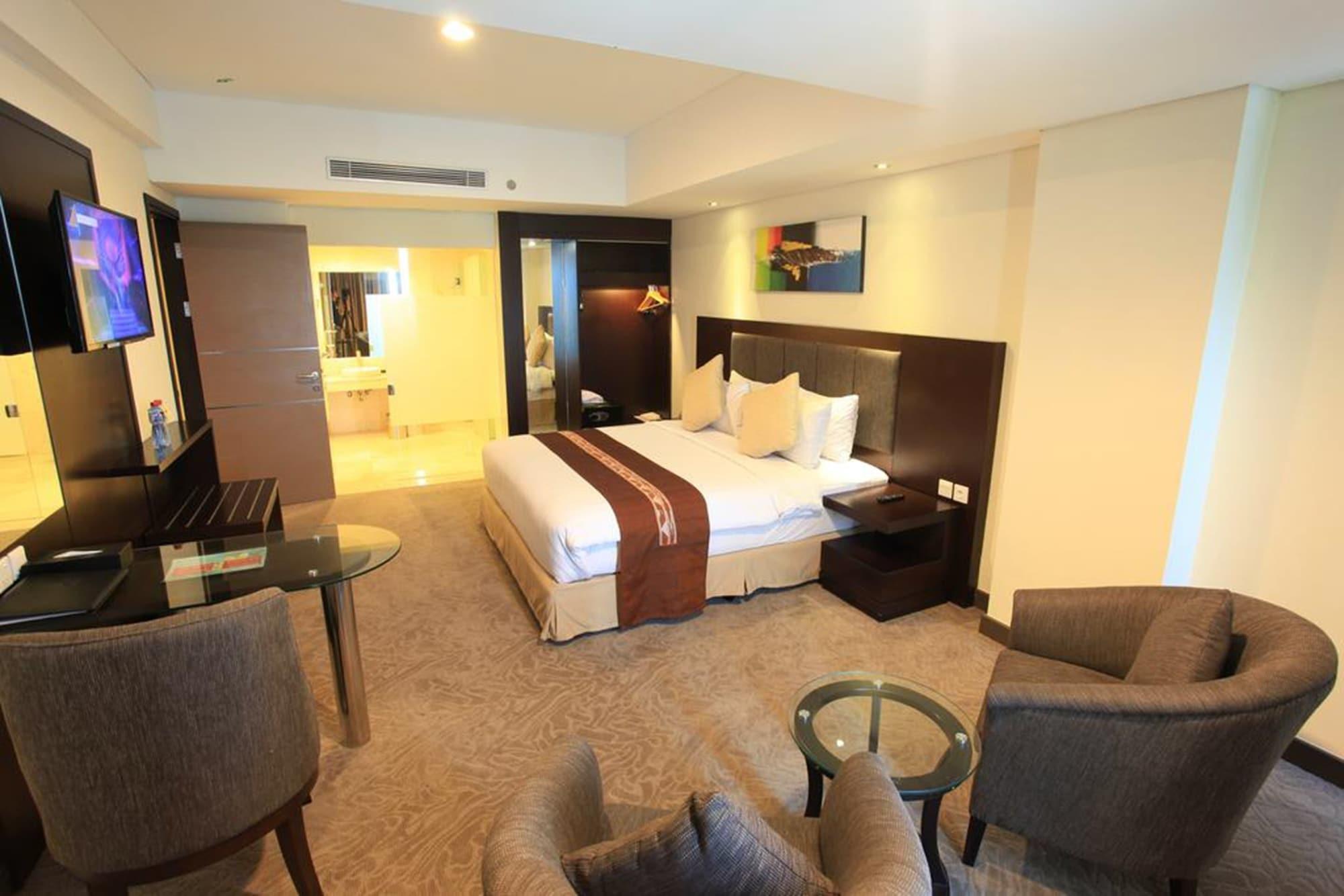 Claro Hotel Kendari Exteriör bild
