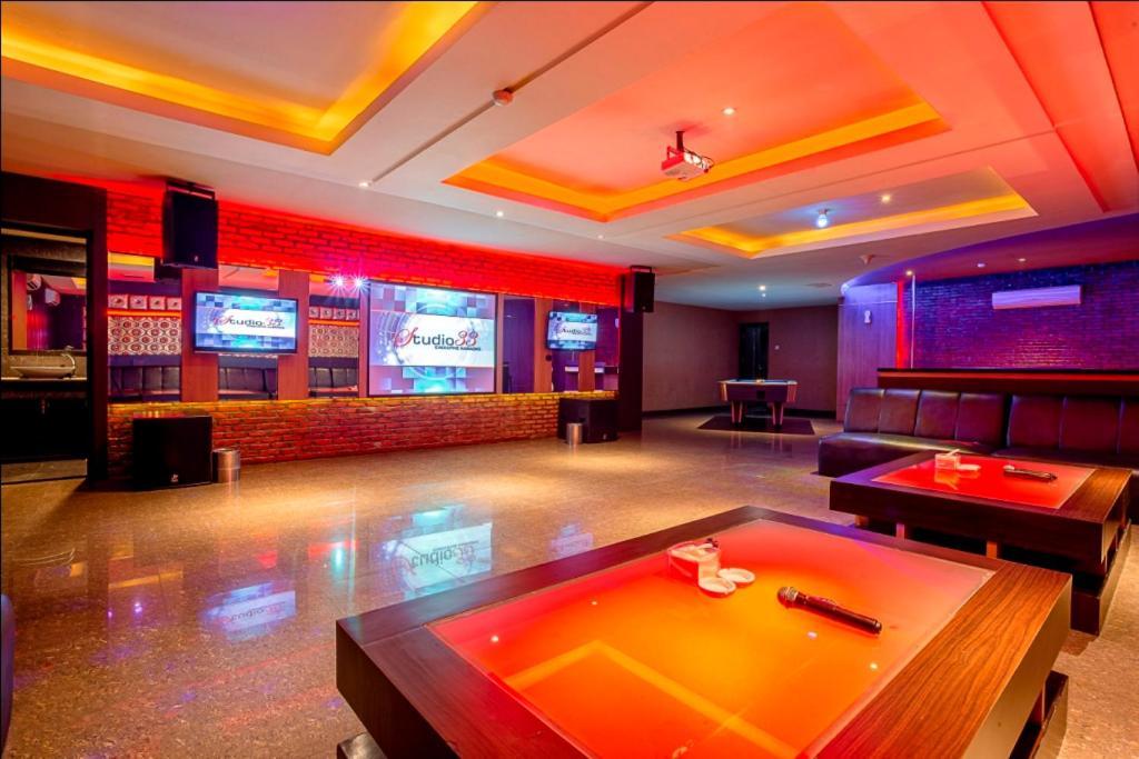 Claro Hotel Kendari Exteriör bild