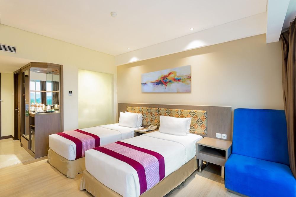 Claro Hotel Kendari Exteriör bild